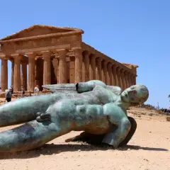 Valle dei Templi Mitoraj: Historia i znaczenie rzeźby Icaro caduto