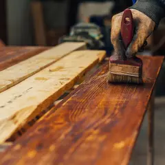 Skuteczne metody zabezpieczenia drewna konstrukcyjnego przed szkodnikami