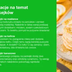 Stos prostych pankejków z bananami i migdałami, polanych syropem. Idealne na śniadanie.