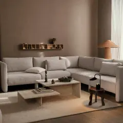 Minimalistisch wohnen: Vorher-Nachher-Verwandlung eines Wohnzimmers mit beigem Sofa, Holztisch und dezenter Deko.