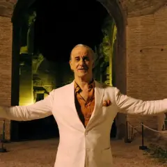 Wielkie piękno recenzja - odkryj ukryte znaczenia i krytykę filmu