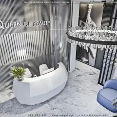Nowoczesne wnętrze gabinetu "Queen of Beauty" z recepcją i kryształowym żyrandolem. Opinie o tym miejscu z pewnością są pozytywne.