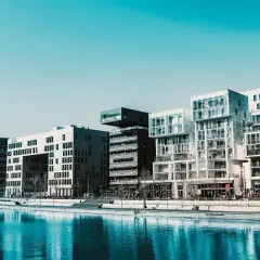 Krynica Morska: Gdzie leży? Odkryj jej sekrety i atrakcje!