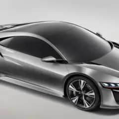 Srebrny, futurystyczny Honda NSX z ostrymi liniami i sportowymi felgami, gotowy do podboju dróg.