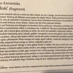 Fragment "Miłość" Anny Kamieńskiej. Interpretacja "Pieśni nad Pieśniami" jako dialogu kochanków, opis miłości silnej jak ogień.