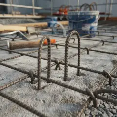Jakie strzemiona na fundament – wybierz najlepsze dla swojej budowy