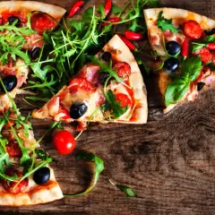 Jak podgrzać pizzę, by nie straciła smaku i chrupkości?