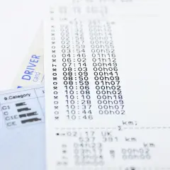 Karta kierowcy i wydruk z tachografu. Wniosek o dane kierowcy i jego aktywność na drodze.