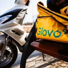 Ile można zarobić w Glovo? Realne zarobki kurierów w Polsce