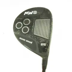 Czarny kij golfowy z napisem "moon wood" i oznaczeniem 25.