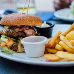 Gdzie zjeść w Darłówku? Odkryj najlepsze restauracje i smaki