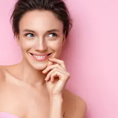 Jak osiągnąć perfekcyjny makijaż rozświetlający glow dla każdej cery