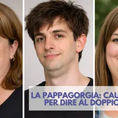 Tre persone sorridono, con un testo che parla di come eliminare il doppio mento.