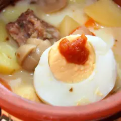 Ile może stać zupa że śmietaną w lodówce? Uniknij zepsucia!