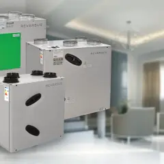 Nowoczesny rekuperator REVERSUS w eleganckim wnętrzu. Zapewnia świeże powietrze i oszczędność energii.