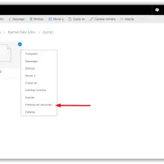 Menú contextual de OneDrive mostrando la opción "Historial de versiones" para restaurar archivos antiguos.