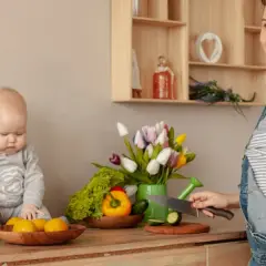 Czego nie wolno jeść po porodzie? Unikaj tych produktów dla zdrowia dziecka