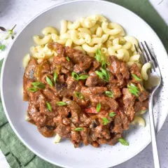 Jaki ogórek do strogonowa? Oto najlepszy wybór dla idealnego smaku
