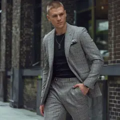 Jak dobrać marynarkę do szarych spodni w kratę? Stylowe porady