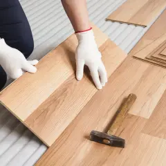 Jakie panele do łazienki? Winyl czy laminat? Poznaj fakty!