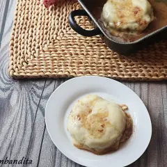 Hamburger in padella con vino bianco: succoso e saporito