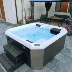 Relaks w jacuzzi to świetny sposób na odprężenie. Ile razy w tygodniu można korzystać z jacuzzi? Codziennie, jeśli masz ochotę!