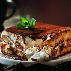Pyszny deser tiramisu, idealny na każdą okazję. Ten przepis na tiramisu zachwyci każdego.
