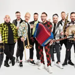 Kto śpiewa w Enej? Poznaj głosy zespołu!
