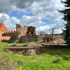 Zamek w Toruniu: Fascynująca historia i tajemnice krzyżackiej budowli