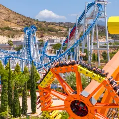 Atracciones imperdibles en Terra Mítica: Diversión para todos los gustos