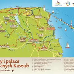 Mapa turystyczna prezentująca dwory i pałace na Kaszubach Północnych, z zaznaczonymi szlakami rowerowymi, pieszymi i kolejowymi.