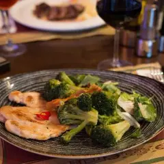 Jak przygotować filet z kurczaka jak z restauracji i zaskoczyć gości