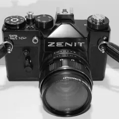 Jak wybrać idealny obiektyw do Zenit E? Kompatybilne modele i praktyczne porady