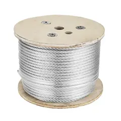 Drewniany bęben z nawiniętą liną stalową 20mm. Solidny materiał do wielu zastosowań.
