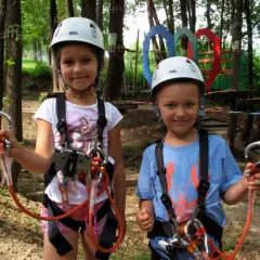 Park linowy Trąbki: rodzinna przygoda blisko Krakowa? Sprawdź!
