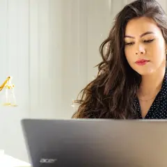 Adwokat czy radca prawny? Jedna różnica, którą musisz znać