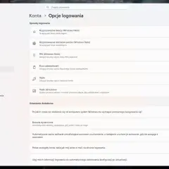 Opcje logowania Windows Hello: PIN, klucz, hasło. Ustawienia dodatkowe dotyczące blokady i logowania.