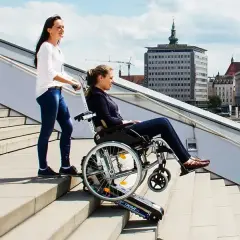 Jak wnosić ciężkie rzeczy po schodach bez ryzyka kontuzji