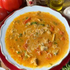 Zupa tajska w domu: przepis krok po kroku na autentyczny smak!
