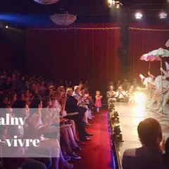 Jak zachować się w teatrze, aby uniknąć faux pas i cieszyć się spektaklem