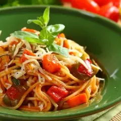 Pomysły na smaczne dania z makaronem spaghetti, które zaskoczą