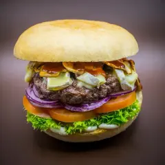 Jakie dodatki do burgera, które zaskoczą Twoje kubki smakowe?