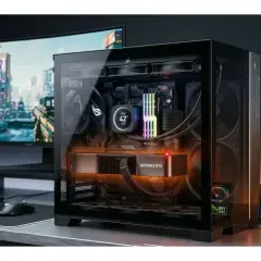 Un PC gamer puissant, prêt pour des sessions de jeu FPS intenses. L'écran affiche un jeu futuriste, le boîtier révèle une carte graphique RTX et un système de refroidissement RGB.