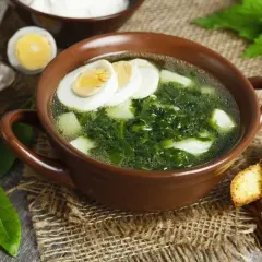Ile kalorii ma zupa szczawiowa? Sprawdź wartość odżywczą i wpływ na dietę