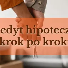 Para trzyma klucze do nowego domu, symbolizując budowanie zdolności kredytowej na kredyt hipoteczny krok po kroku.