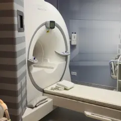 Nowoczesny aparat do rezonansu magnetycznego. Sprawdź rezonans magnetyczny - cennik i umów się na badanie.