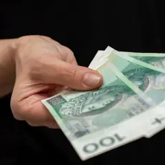 Czy rodzinie zastępczej przysługuje zasiłek rodzinny? Sprawdź, co warto wiedzieć