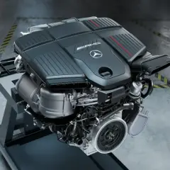 Potente motor 6 cilindros AMG, listo para la acción.