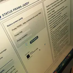 Sprawdź status prawa jazdy, wpisując PESEL i datę urodzenia. Dowiedz się, ile trwa wyrobienie prawa jazdy i jakie dokumenty są potrzebne.