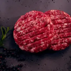 Ile mięsa na burgery? Sprawdź idealne proporcje dla smaku